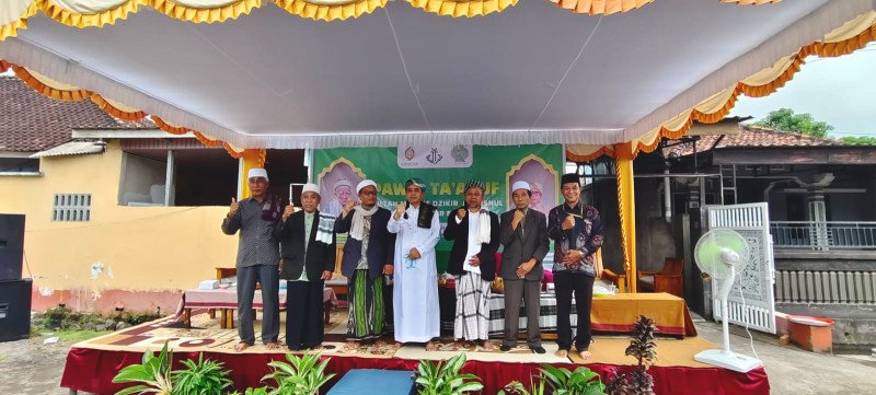 Foto Bersama Pimpinan Serta Pengurus Majelis Dzikir Al Husnul Mani', TGH. Muhammad Jamiluddin Syahid Al Yazidi QH, S.Pd.I Bersama Panitia Hultah Majelis Dzikir Al Husnul Mani' NW Pancor Manis Saat Pawai Ta'aruf Pada Sabtu (28/3/2026) (Panitia) Foto Bersama Pimpinan Serta Pengurus Majelis Dzikir Al Husnul Mani', TGH. Muhammad Jamiluddin Syahid Al Yazidi QH, S.Pd.I Bersama Panitia Hultah Majelis Dzikir Al Husnul Mani' NW Pancor Manis Saat Pawai Ta'aruf Pada Sabtu (28/3/2026) (Panitia)